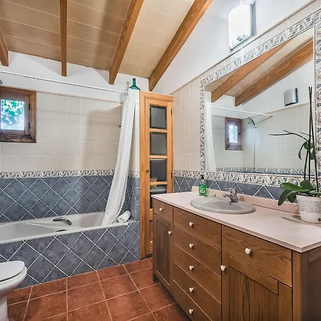 Mountain Escape With Private Pool *